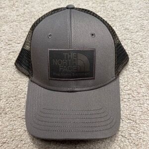 The North Face mesh SnapBack hat. OSFA. NWOT!